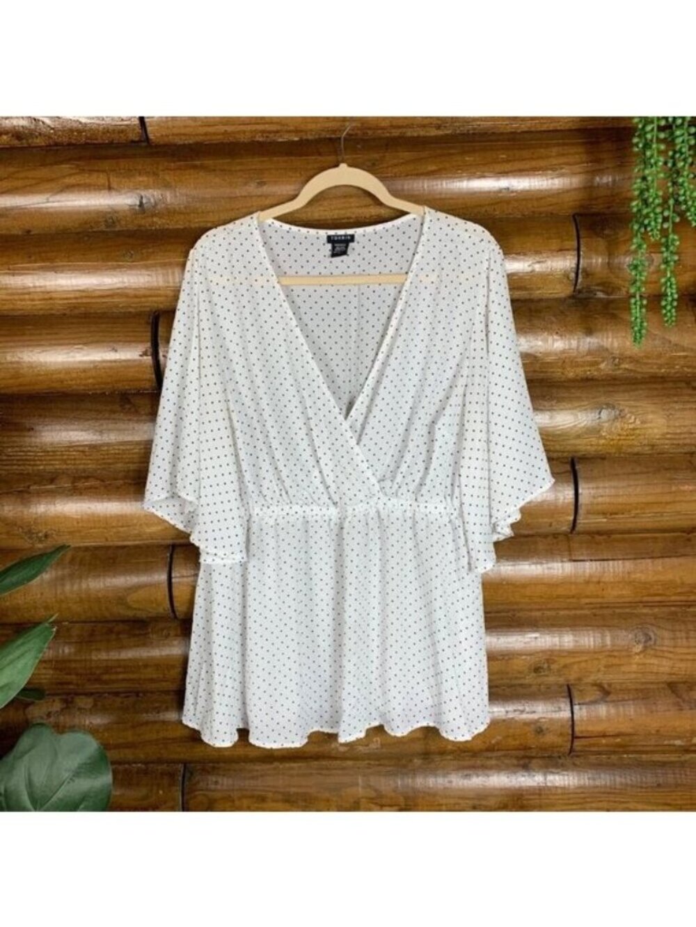 ✨3/$30 Torrid Women's Plus Size 2x White Black Polka Dot Blouse Top